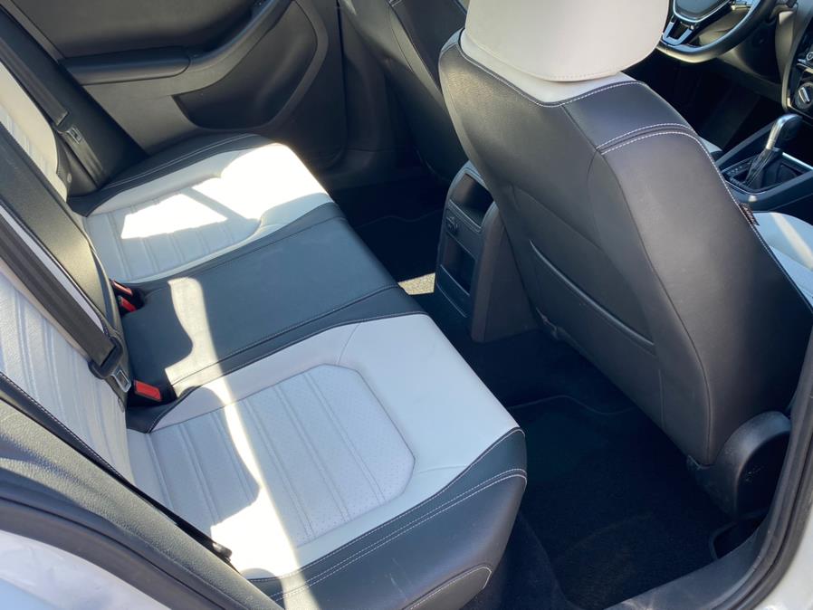 Used Volkswagen Jetta Sedan 4dr Auto 1.8T SE PZEV 2015 | Lava Motors 2 Inc. Canton, Connecticut Used Volkswagen Jetta Sedan 4dr Auto 1.8T SE PZEV 2015 | Lava Motors 2 Inc. Canton, Connecticut