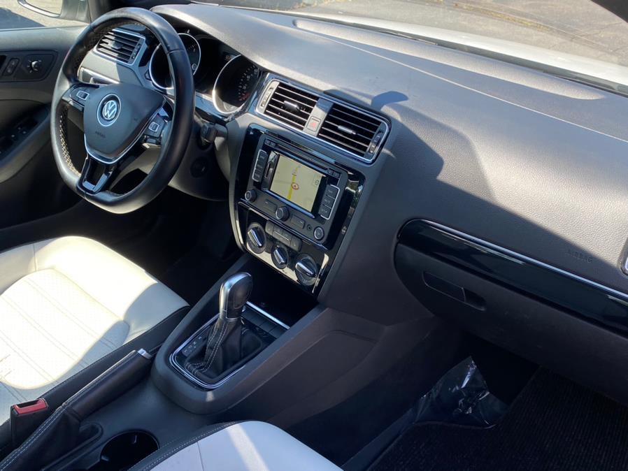 Used Volkswagen Jetta Sedan 4dr Auto 1.8T SE PZEV 2015 | Lava Motors 2 Inc. Canton, Connecticut Used Volkswagen Jetta Sedan 4dr Auto 1.8T SE PZEV 2015 | Lava Motors 2 Inc. Canton, Connecticut