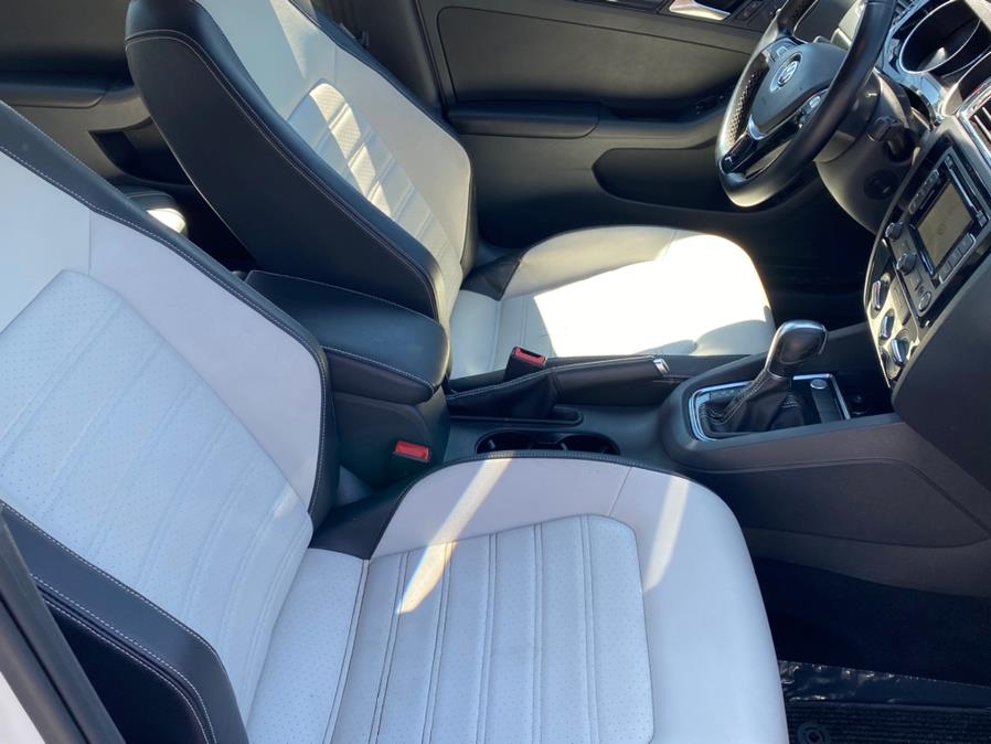 Used Volkswagen Jetta Sedan 4dr Auto 1.8T SE PZEV 2015 | Lava Motors 2 Inc. Canton, Connecticut Used Volkswagen Jetta Sedan 4dr Auto 1.8T SE PZEV 2015 | Lava Motors 2 Inc. Canton, Connecticut