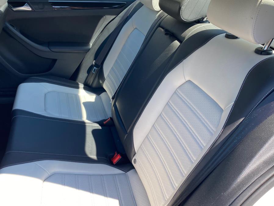 Used Volkswagen Jetta Sedan 4dr Auto 1.8T SE PZEV 2015 | Lava Motors 2 Inc. Canton, Connecticut Used Volkswagen Jetta Sedan 4dr Auto 1.8T SE PZEV 2015 | Lava Motors 2 Inc. Canton, Connecticut