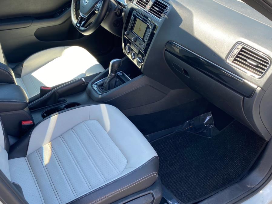 Used Volkswagen Jetta Sedan 4dr Auto 1.8T SE PZEV 2015 | Lava Motors 2 Inc. Canton, Connecticut Used Volkswagen Jetta Sedan 4dr Auto 1.8T SE PZEV 2015 | Lava Motors 2 Inc. Canton, Connecticut