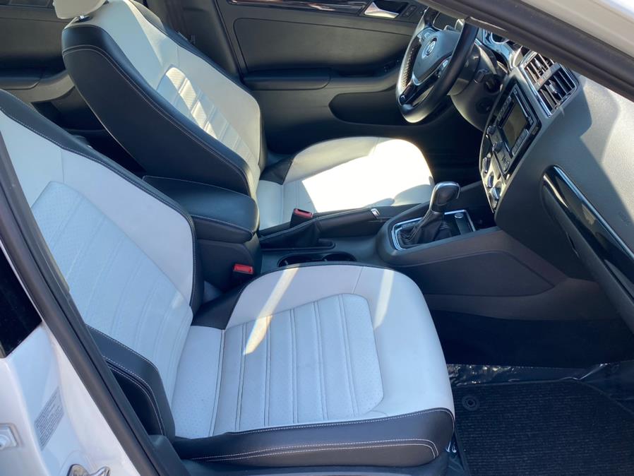 Used Volkswagen Jetta Sedan 4dr Auto 1.8T SE PZEV 2015 | Lava Motors 2 Inc. Canton, Connecticut Used Volkswagen Jetta Sedan 4dr Auto 1.8T SE PZEV 2015 | Lava Motors 2 Inc. Canton, Connecticut
