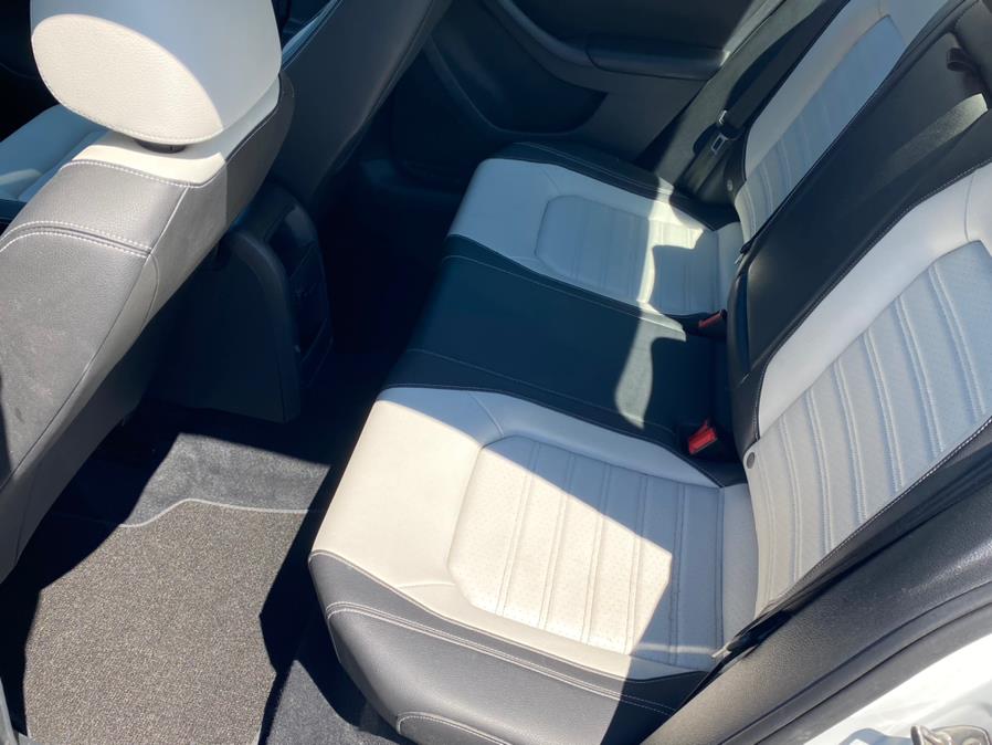 Used Volkswagen Jetta Sedan 4dr Auto 1.8T SE PZEV 2015 | Lava Motors 2 Inc. Canton, Connecticut Used Volkswagen Jetta Sedan 4dr Auto 1.8T SE PZEV 2015 | Lava Motors 2 Inc. Canton, Connecticut
