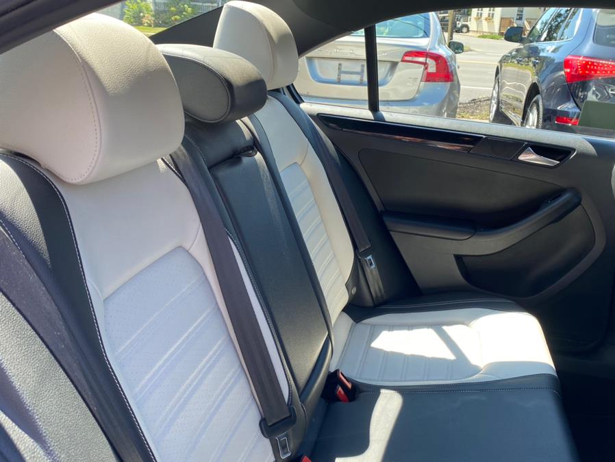Used Volkswagen Jetta Sedan 4dr Auto 1.8T SE PZEV 2015 | Lava Motors 2 Inc. Canton, Connecticut Used Volkswagen Jetta Sedan 4dr Auto 1.8T SE PZEV 2015 | Lava Motors 2 Inc. Canton, Connecticut
