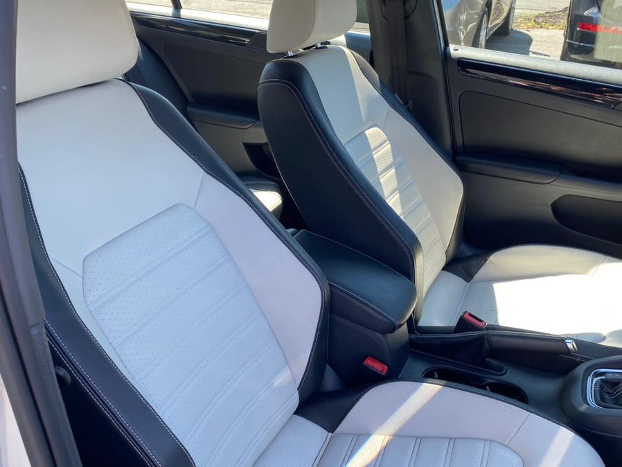 Used Volkswagen Jetta Sedan 4dr Auto 1.8T SE PZEV 2015 | Lava Motors 2 Inc. Canton, Connecticut Used Volkswagen Jetta Sedan 4dr Auto 1.8T SE PZEV 2015 | Lava Motors 2 Inc. Canton, Connecticut