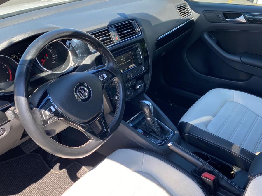 Used Volkswagen Jetta Sedan 4dr Auto 1.8T SE PZEV 2015 | Lava Motors 2 Inc. Canton, Connecticut Used Volkswagen Jetta Sedan 4dr Auto 1.8T SE PZEV 2015 | Lava Motors 2 Inc. Canton, Connecticut