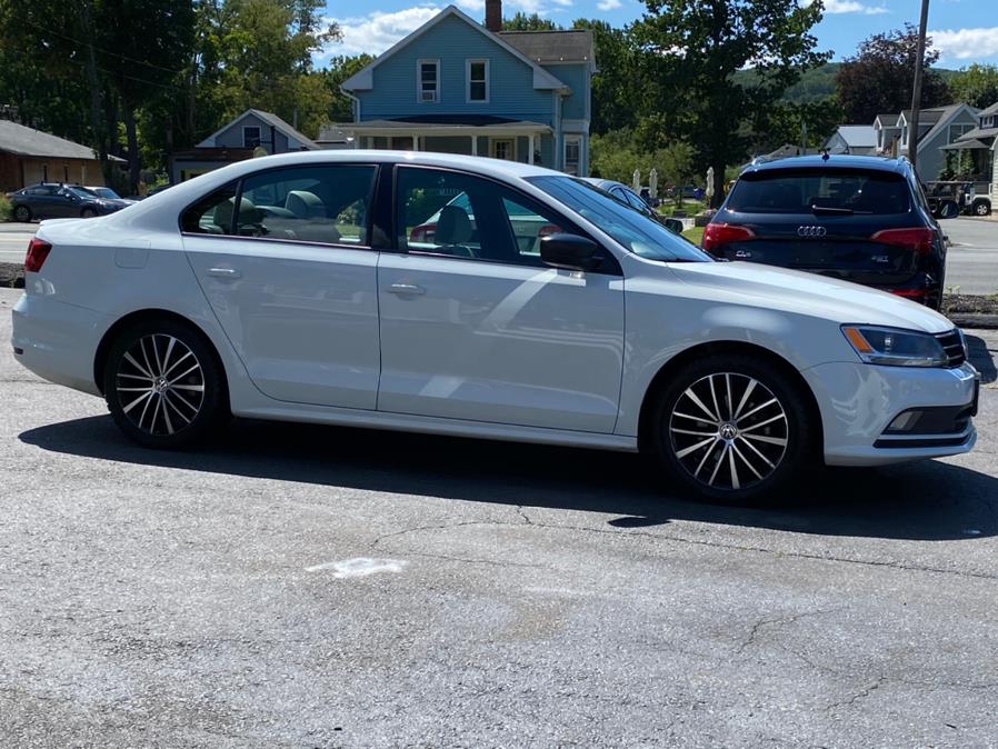 Used Volkswagen Jetta Sedan 4dr Auto 1.8T SE PZEV 2015 | Lava Motors 2 Inc. Canton, Connecticut Used Volkswagen Jetta Sedan 4dr Auto 1.8T SE PZEV 2015 | Lava Motors 2 Inc. Canton, Connecticut