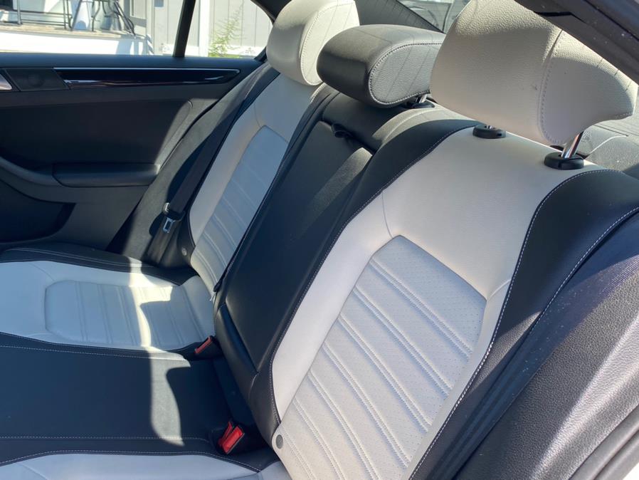 Used Volkswagen Jetta Sedan 4dr Auto 1.8T SE PZEV 2015 | Lava Motors 2 Inc. Canton, Connecticut Used Volkswagen Jetta Sedan 4dr Auto 1.8T SE PZEV 2015 | Lava Motors 2 Inc. Canton, Connecticut