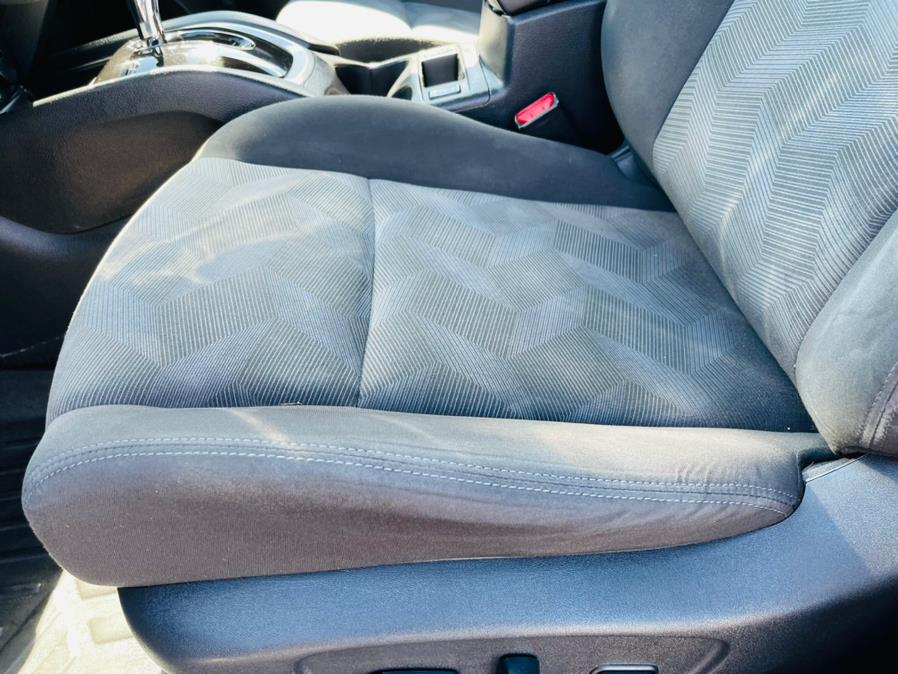 2016 Nissan Rogue AWD 4dr SV, available for sale in New Britain, Connecticut | Supreme Automotive. New Britain, Connecticut 2016 Nissan Rogue AWD 4dr SV, available for sale in New Britain, Connecticut | Supreme Automotive. New Britain, Connecticut