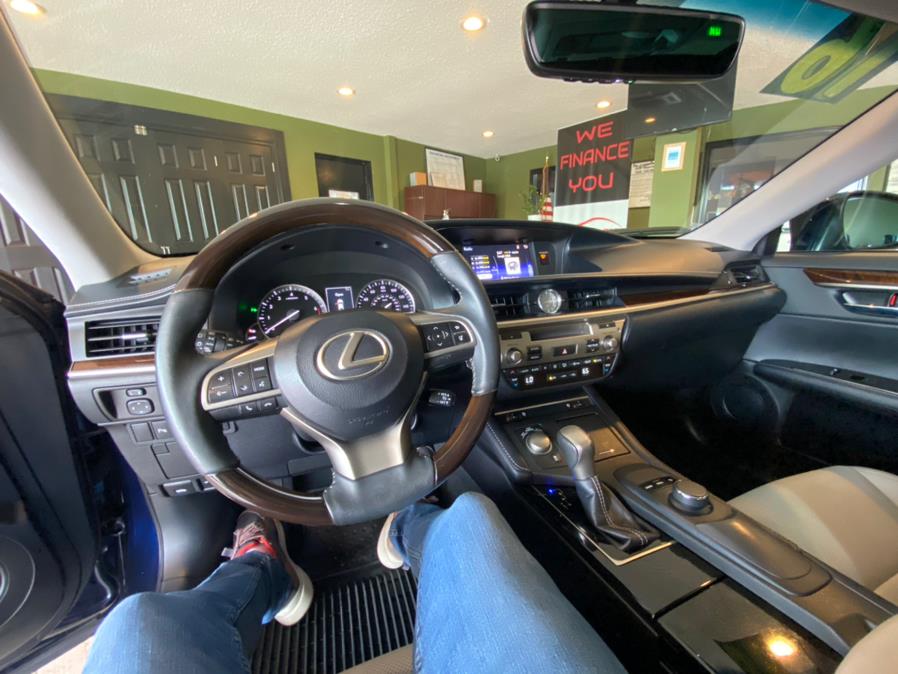 2016 Lexus ES 350 4dr Sdn, available for sale in West Hartford, Connecticut | AutoMax. West Hartford, Connecticut 2016 Lexus ES 350 4dr Sdn, available for sale in West Hartford, Connecticut | AutoMax. West Hartford, Connecticut