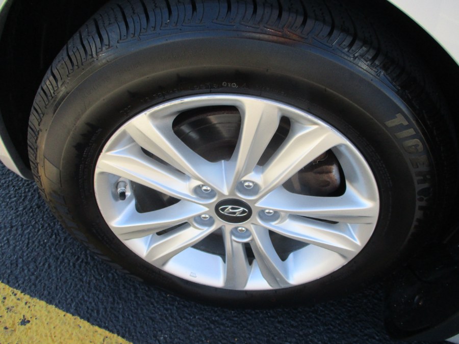 2013 Hyundai Sonata 4dr Sdn 2.4L Auto GLS PZEV, available for sale in Massapequa, New York | South Shore Auto Brokers & Sales. Massapequa, New York 2013 Hyundai Sonata 4dr Sdn 2.4L Auto GLS PZEV, available for sale in Massapequa, New York | South Shore Auto Brokers & Sales. Massapequa, New York