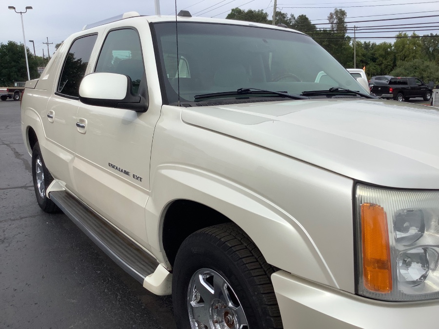 Used Cadillac Escalade EXT 4dr AWD 2005 | Marsh Auto Sales LLC. Ortonville, Michigan Used Cadillac Escalade EXT 4dr AWD 2005 | Marsh Auto Sales LLC. Ortonville, Michigan
