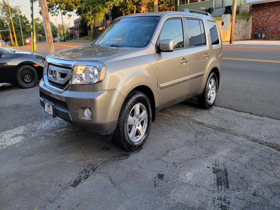 2011 Honda Pilot 4WD 4dr EX-L w/RES, available for sale in Milford, Connecticut | Adonai Auto Sales LLC. Milford, Connecticut 2011 Honda Pilot 4WD 4dr EX-L w/RES, available for sale in Milford, Connecticut | Adonai Auto Sales LLC. Milford, Connecticut