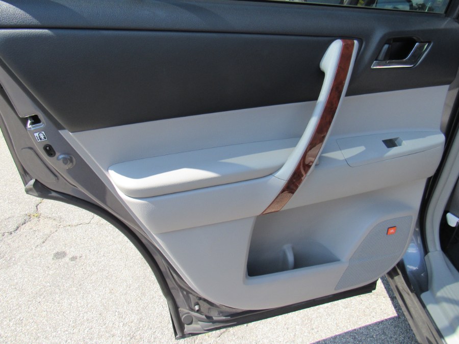 2013 Toyota Highlander Limited, available for sale in Worcester, Massachusetts | Hilario's Auto Sales Inc.. Worcester, Massachusetts 2013 Toyota Highlander Limited, available for sale in Worcester, Massachusetts | Hilario's Auto Sales Inc.. Worcester, Massachusetts