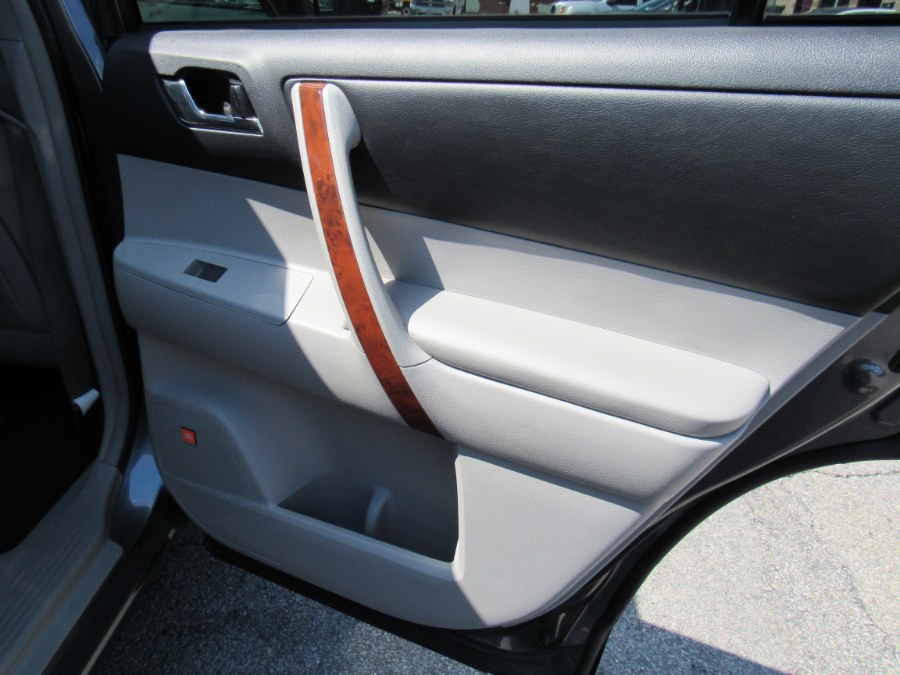 2013 Toyota Highlander Limited, available for sale in Worcester, Massachusetts | Hilario's Auto Sales Inc.. Worcester, Massachusetts 2013 Toyota Highlander Limited, available for sale in Worcester, Massachusetts | Hilario's Auto Sales Inc.. Worcester, Massachusetts