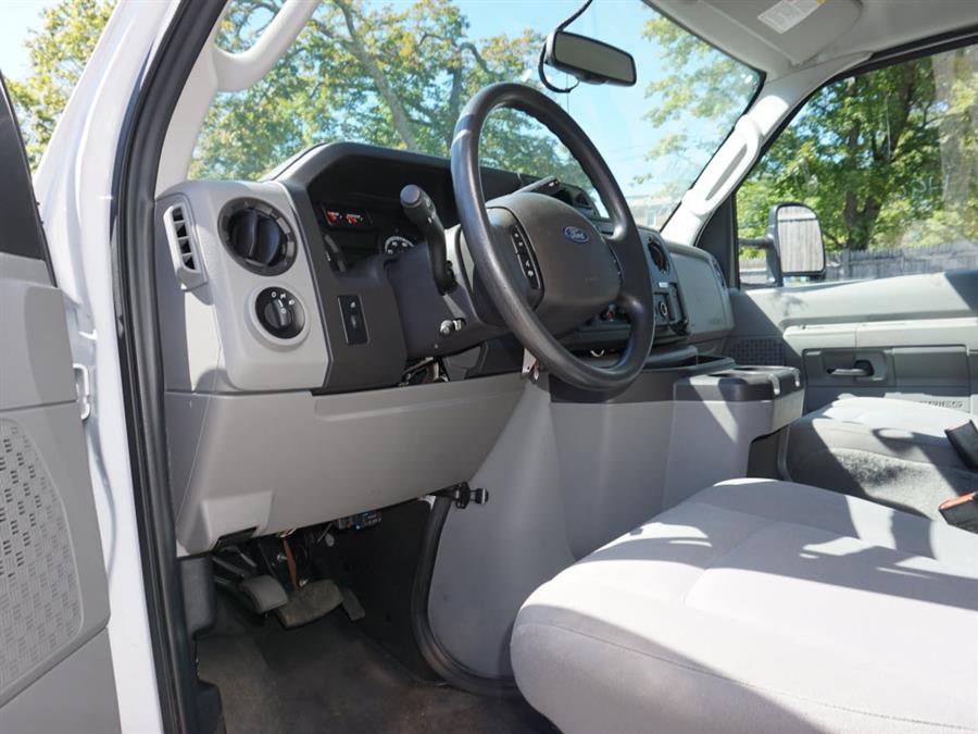Used Ford E-series Chassis E-350 SD 2018 | Autouse. Andover, Massachusetts Used Ford E-series Chassis E-350 SD 2018 | Autouse. Andover, Massachusetts