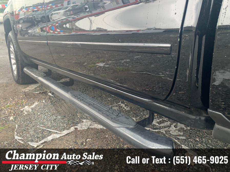 Used GMC Sierra 1500 4WD Crew Cab 143.5" SLT 2017 | Champion Auto Sales of JC. Jersey City, New Jersey Used GMC Sierra 1500 4WD Crew Cab 143.5" SLT 2017 | Champion Auto Sales of JC. Jersey City, New Jersey