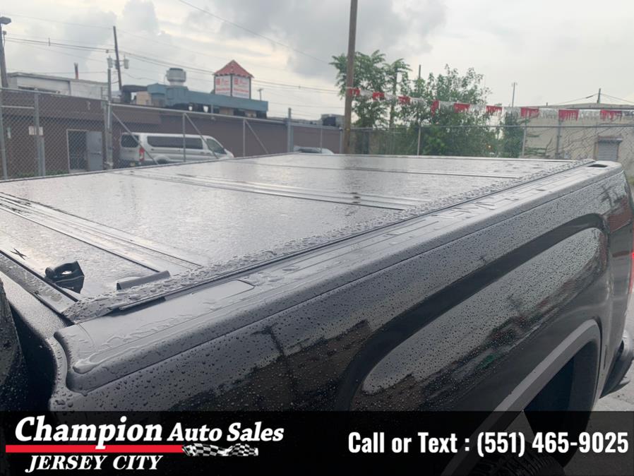 Used GMC Sierra 1500 4WD Crew Cab 143.5" SLT 2017 | Champion Auto Sales of JC. Jersey City, New Jersey Used GMC Sierra 1500 4WD Crew Cab 143.5" SLT 2017 | Champion Auto Sales of JC. Jersey City, New Jersey