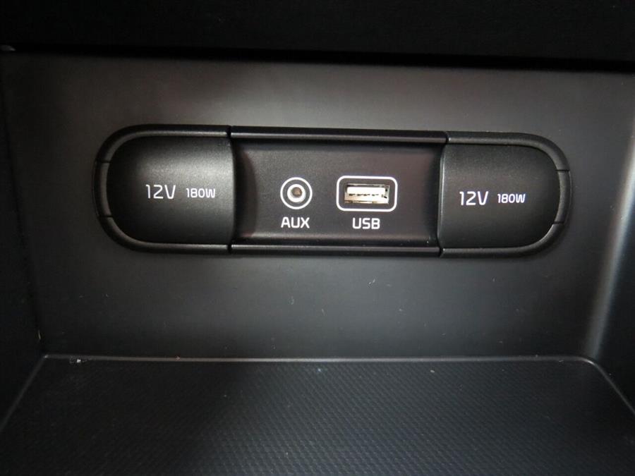 Used Kia Niro FE 4dr Crossover 2017 | Lake City Exports Inc. Auburn, Maine Used Kia Niro FE 4dr Crossover 2017 | Lake City Exports Inc. Auburn, Maine