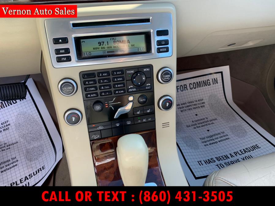 2009 Volvo XC70 4dr Wgn 3.2L w/Sunroof, available for sale in Manchester, Connecticut | Vernon Auto Sale & Service. Manchester, Connecticut 2009 Volvo XC70 4dr Wgn 3.2L w/Sunroof, available for sale in Manchester, Connecticut | Vernon Auto Sale & Service. Manchester, Connecticut