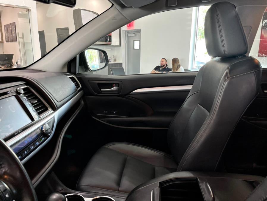 Used Toyota Highlander AWD 4dr V6 XLE (Natl) 2015 | Luxury Motor Club. Franklin Square, New York Used Toyota Highlander AWD 4dr V6 XLE (Natl) 2015 | Luxury Motor Club. Franklin Square, New York