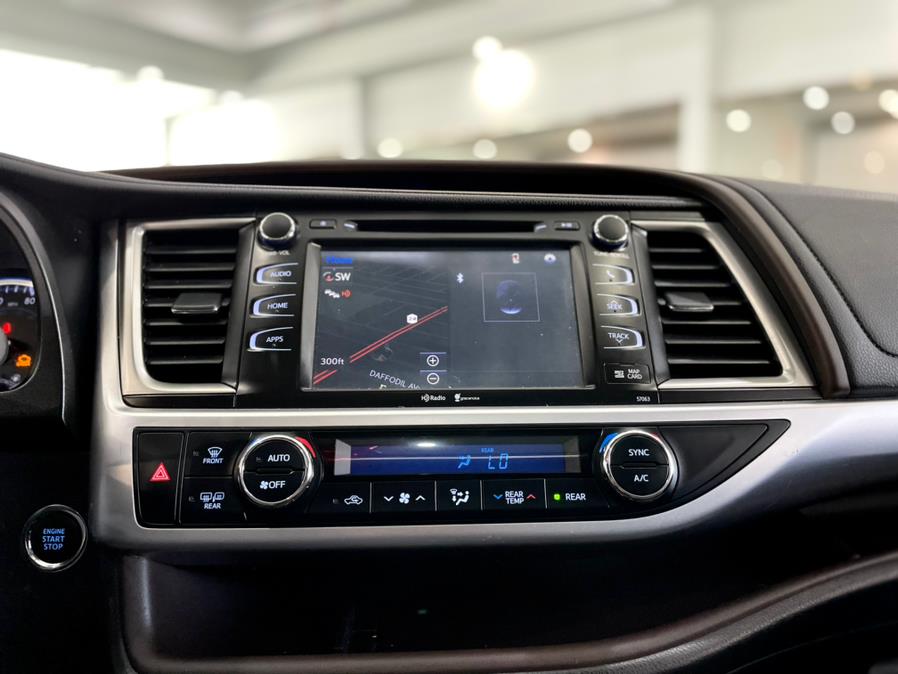 Used Toyota Highlander AWD 4dr V6 XLE (Natl) 2015 | Luxury Motor Club. Franklin Square, New York Used Toyota Highlander AWD 4dr V6 XLE (Natl) 2015 | Luxury Motor Club. Franklin Square, New York