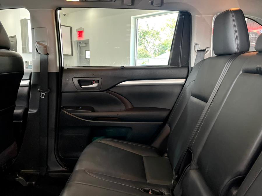 Used Toyota Highlander AWD 4dr V6 XLE (Natl) 2015 | Luxury Motor Club. Franklin Square, New York Used Toyota Highlander AWD 4dr V6 XLE (Natl) 2015 | Luxury Motor Club. Franklin Square, New York