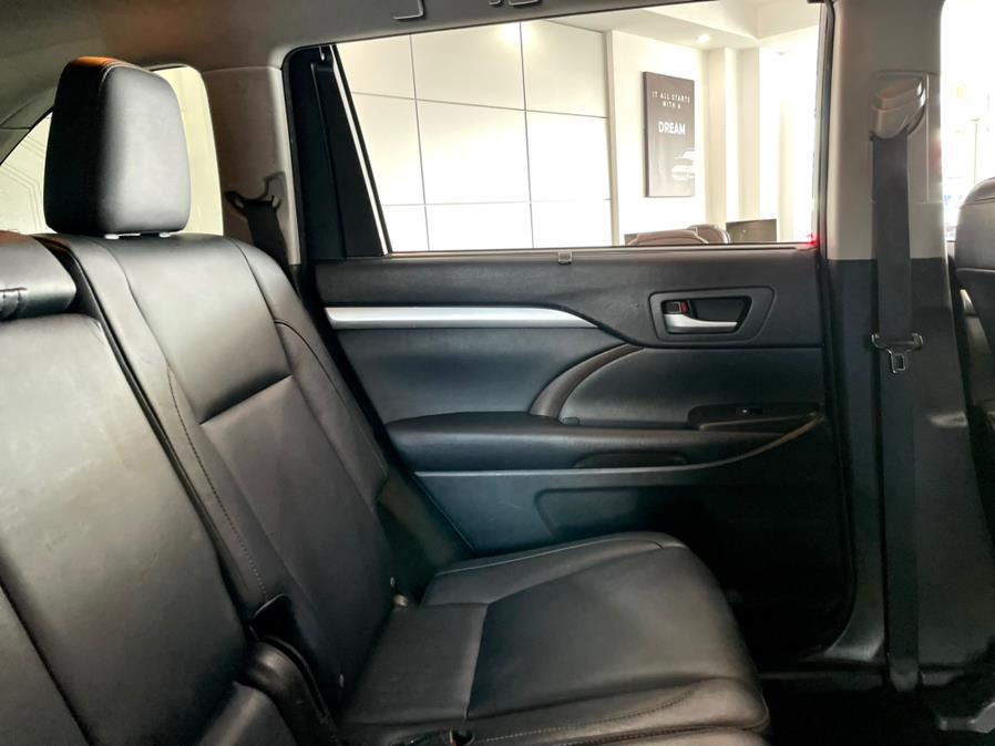 Used Toyota Highlander AWD 4dr V6 XLE (Natl) 2015 | Luxury Motor Club. Franklin Square, New York Used Toyota Highlander AWD 4dr V6 XLE (Natl) 2015 | Luxury Motor Club. Franklin Square, New York