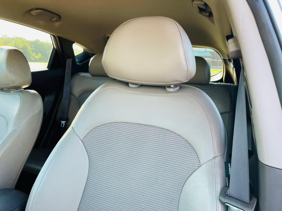 2015 Hyundai Tucson AWD 4dr SE PZEV, available for sale in New Britain, Connecticut | Supreme Automotive. New Britain, Connecticut 2015 Hyundai Tucson AWD 4dr SE PZEV, available for sale in New Britain, Connecticut | Supreme Automotive. New Britain, Connecticut