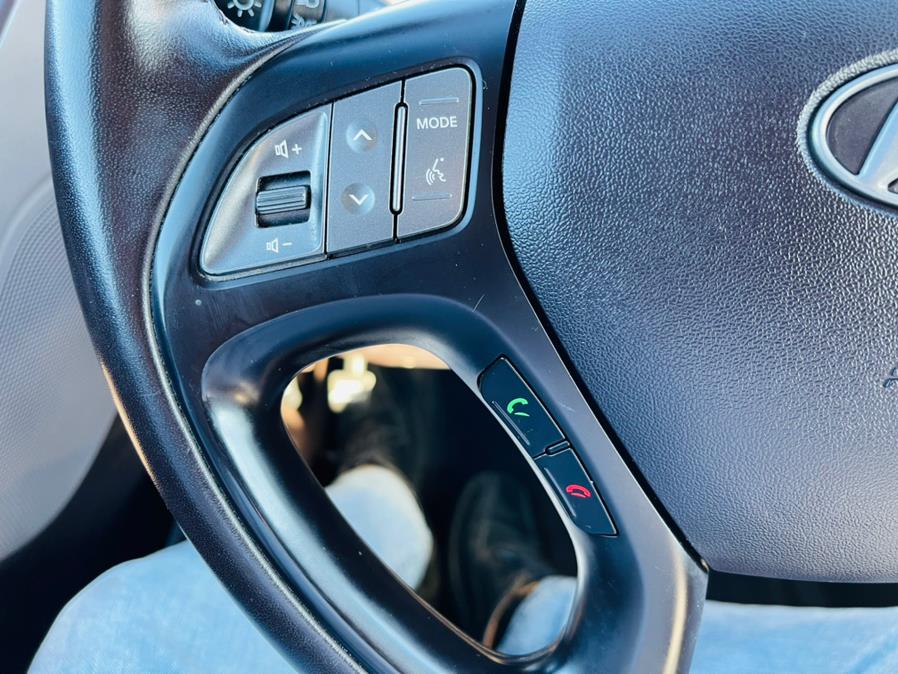 2015 Hyundai Tucson AWD 4dr SE PZEV, available for sale in New Britain, Connecticut | Supreme Automotive. New Britain, Connecticut 2015 Hyundai Tucson AWD 4dr SE PZEV, available for sale in New Britain, Connecticut | Supreme Automotive. New Britain, Connecticut