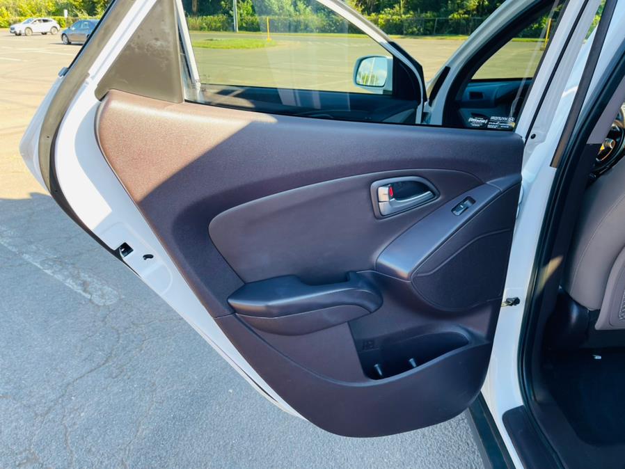 2015 Hyundai Tucson AWD 4dr SE PZEV, available for sale in New Britain, Connecticut | Supreme Automotive. New Britain, Connecticut 2015 Hyundai Tucson AWD 4dr SE PZEV, available for sale in New Britain, Connecticut | Supreme Automotive. New Britain, Connecticut