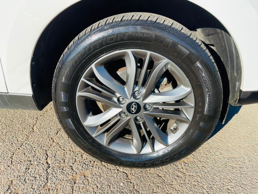 2015 Hyundai Tucson AWD 4dr SE PZEV, available for sale in New Britain, Connecticut | Supreme Automotive. New Britain, Connecticut 2015 Hyundai Tucson AWD 4dr SE PZEV, available for sale in New Britain, Connecticut | Supreme Automotive. New Britain, Connecticut