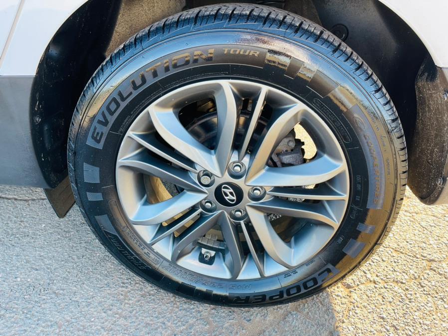 2015 Hyundai Tucson AWD 4dr SE PZEV, available for sale in New Britain, Connecticut | Supreme Automotive. New Britain, Connecticut 2015 Hyundai Tucson AWD 4dr SE PZEV, available for sale in New Britain, Connecticut | Supreme Automotive. New Britain, Connecticut