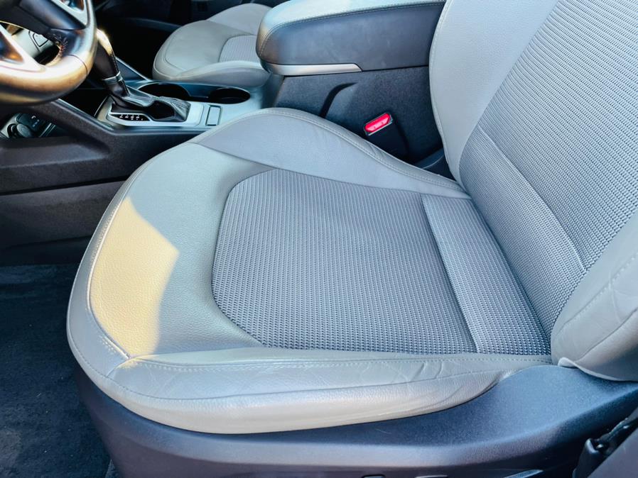 2015 Hyundai Tucson AWD 4dr SE PZEV, available for sale in New Britain, Connecticut | Supreme Automotive. New Britain, Connecticut 2015 Hyundai Tucson AWD 4dr SE PZEV, available for sale in New Britain, Connecticut | Supreme Automotive. New Britain, Connecticut