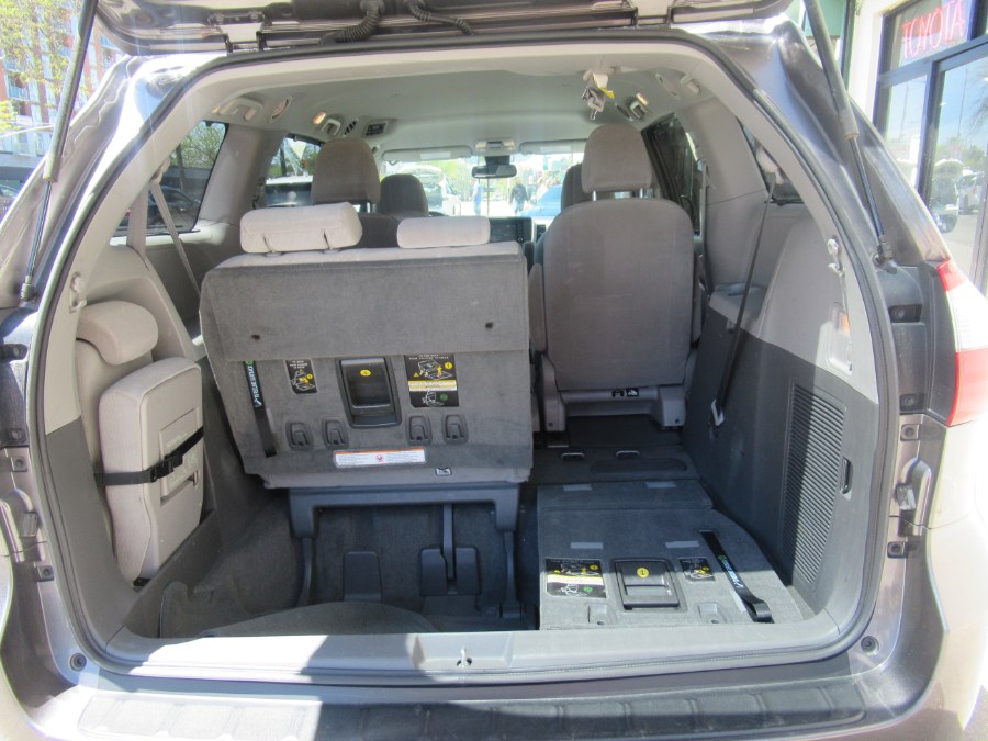 2018 Toyota Sienna LE FWD 8-Passenger (Natl), available for sale in Woodside, New York | Pepmore Auto Sales Inc.. Woodside, New York 2018 Toyota Sienna LE FWD 8-Passenger (Natl), available for sale in Woodside, New York | Pepmore Auto Sales Inc.. Woodside, New York