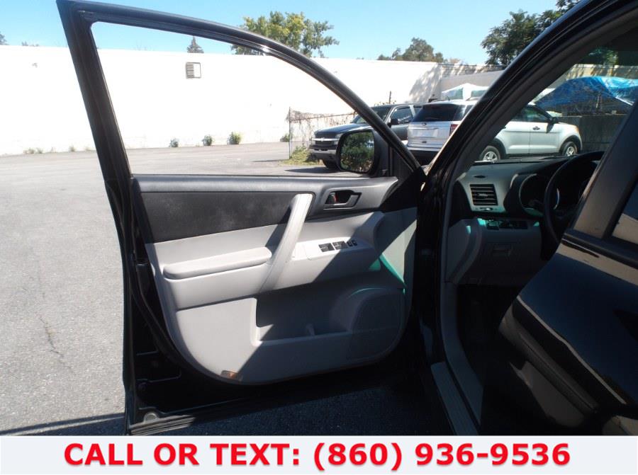Used Toyota Highlander 4WD 4dr Base (Natl) 2008 | Lee Motors Sales Inc. Hartford, Connecticut Used Toyota Highlander 4WD 4dr Base (Natl) 2008 | Lee Motors Sales Inc. Hartford, Connecticut