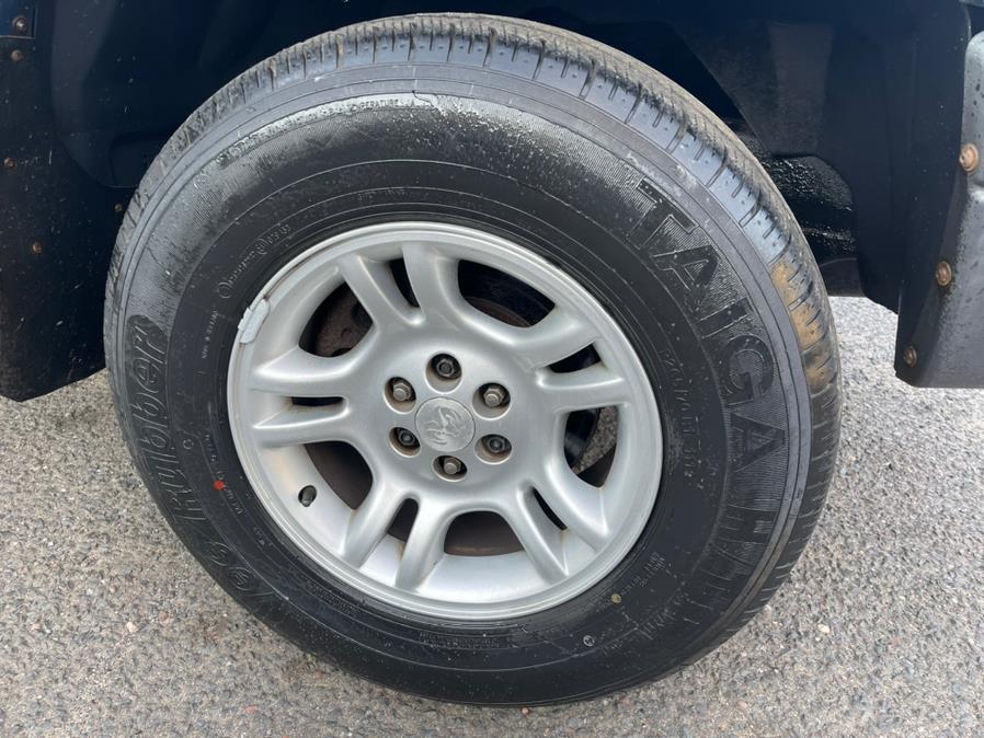 Used Dodge Dakota SXT 4WD~~5 Speed Manual~~ Club Cab131" WB Base 2003 | Toro Auto. East Windsor, Connecticut Used Dodge Dakota SXT 4WD~~5 Speed Manual~~ Club Cab131" WB Base 2003 | Toro Auto. East Windsor, Connecticut