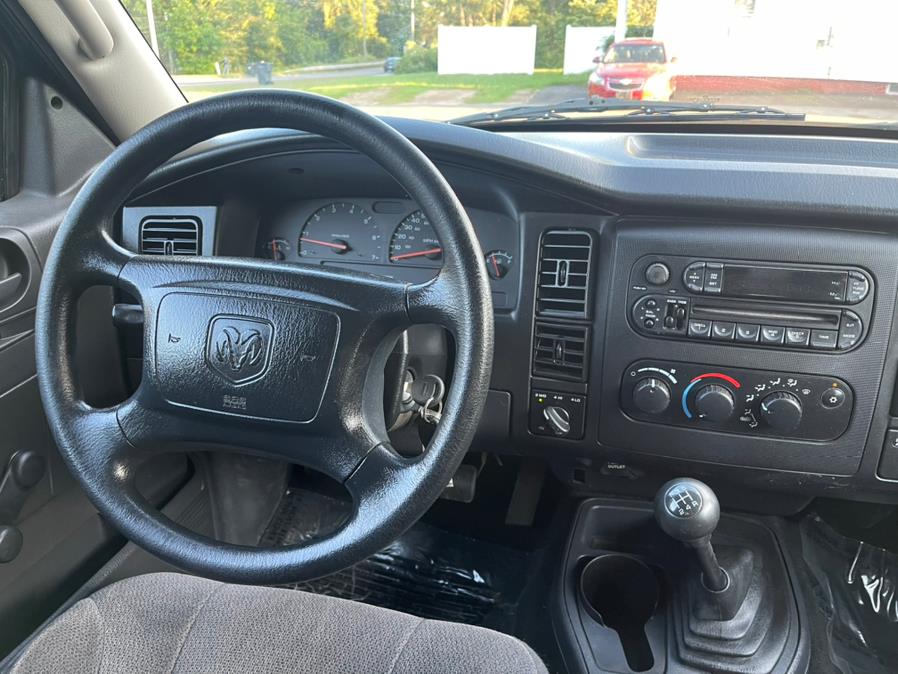 Used Dodge Dakota SXT 4WD~~5 Speed Manual~~ Club Cab131" WB Base 2003 | Toro Auto. East Windsor, Connecticut Used Dodge Dakota SXT 4WD~~5 Speed Manual~~ Club Cab131" WB Base 2003 | Toro Auto. East Windsor, Connecticut
