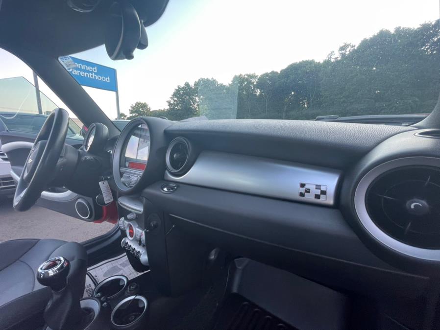 Used MINI Cooper Hardtop 2dr Cpe John Cooper Works 2009 | Auto Match LLC. Waterbury, Connecticut Used MINI Cooper Hardtop 2dr Cpe John Cooper Works 2009 | Auto Match LLC. Waterbury, Connecticut