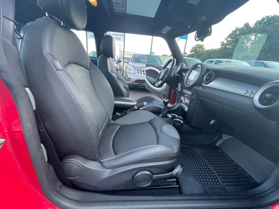 Used MINI Cooper Hardtop 2dr Cpe John Cooper Works 2009 | Auto Match LLC. Waterbury, Connecticut Used MINI Cooper Hardtop 2dr Cpe John Cooper Works 2009 | Auto Match LLC. Waterbury, Connecticut