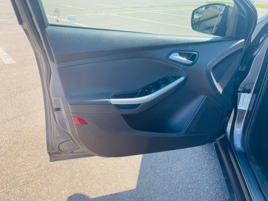 Used Ford Focus 5dr HB SE 2014 | Supreme Automotive. New Britain, Connecticut Used Ford Focus 5dr HB SE 2014 | Supreme Automotive. New Britain, Connecticut