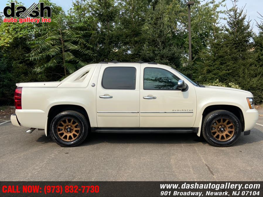 Used Chevrolet Avalanche 4WD Crew Cab LTZ 2013 | Dash Auto Gallery Inc.. Newark, New Jersey Used Chevrolet Avalanche 4WD Crew Cab LTZ 2013 | Dash Auto Gallery Inc.. Newark, New Jersey