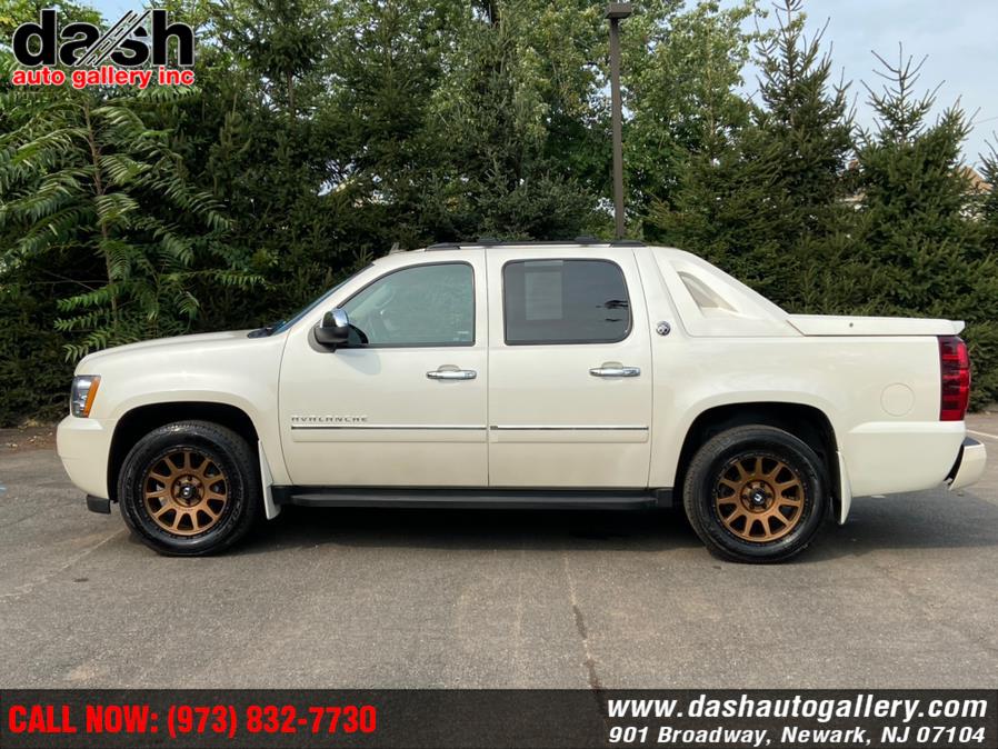 Used Chevrolet Avalanche 4WD Crew Cab LTZ 2013 | Dash Auto Gallery Inc.. Newark, New Jersey Used Chevrolet Avalanche 4WD Crew Cab LTZ 2013 | Dash Auto Gallery Inc.. Newark, New Jersey