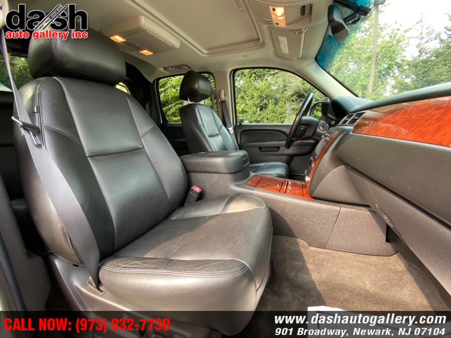 Used Chevrolet Avalanche 4WD Crew Cab LTZ 2013 | Dash Auto Gallery Inc.. Newark, New Jersey Used Chevrolet Avalanche 4WD Crew Cab LTZ 2013 | Dash Auto Gallery Inc.. Newark, New Jersey