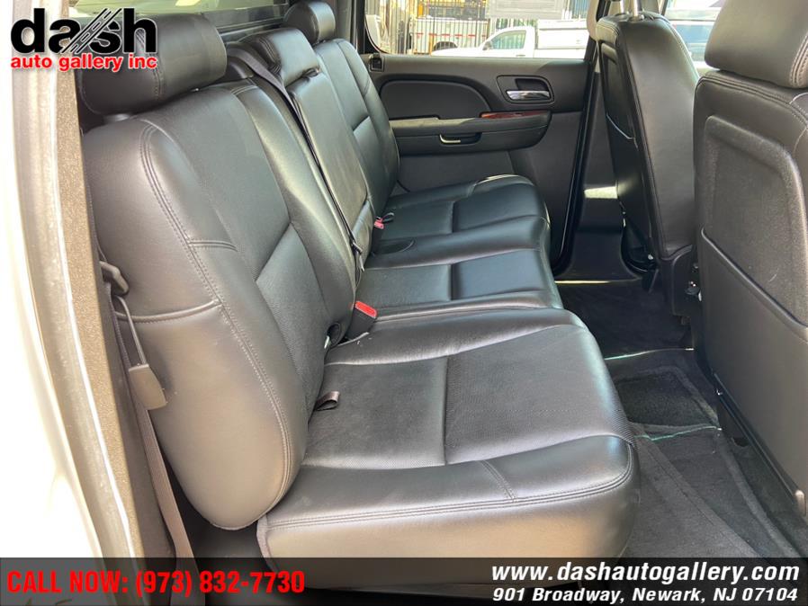 Used Chevrolet Avalanche 4WD Crew Cab LTZ 2013 | Dash Auto Gallery Inc.. Newark, New Jersey Used Chevrolet Avalanche 4WD Crew Cab LTZ 2013 | Dash Auto Gallery Inc.. Newark, New Jersey