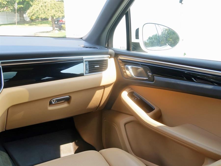 Used Porsche Macan Base 2018 | Auto Expo Ent Inc.. Great Neck, New York Used Porsche Macan Base 2018 | Auto Expo Ent Inc.. Great Neck, New York