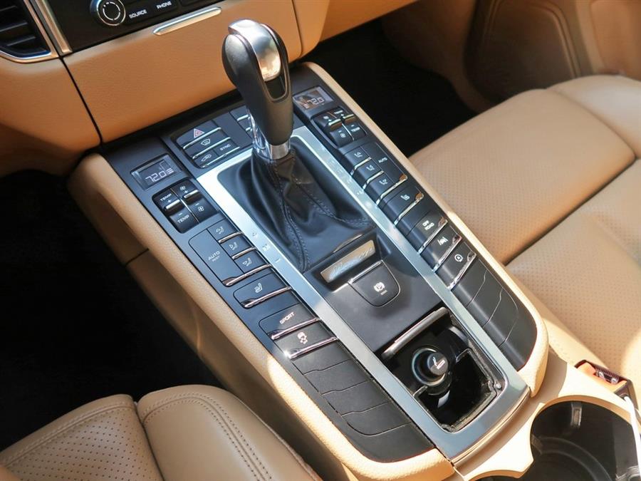 Used Porsche Macan Base 2018 | Auto Expo Ent Inc.. Great Neck, New York Used Porsche Macan Base 2018 | Auto Expo Ent Inc.. Great Neck, New York