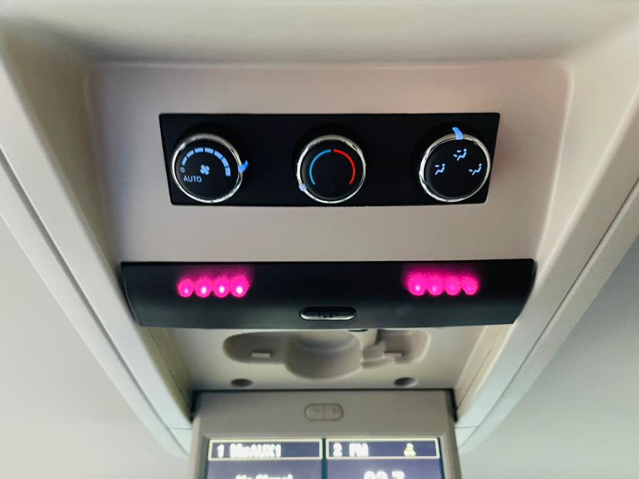 2014 Chrysler Town & Country 4dr Wgn Touring, available for sale in New Britain, Connecticut | Supreme Automotive. New Britain, Connecticut 2014 Chrysler Town & Country 4dr Wgn Touring, available for sale in New Britain, Connecticut | Supreme Automotive. New Britain, Connecticut