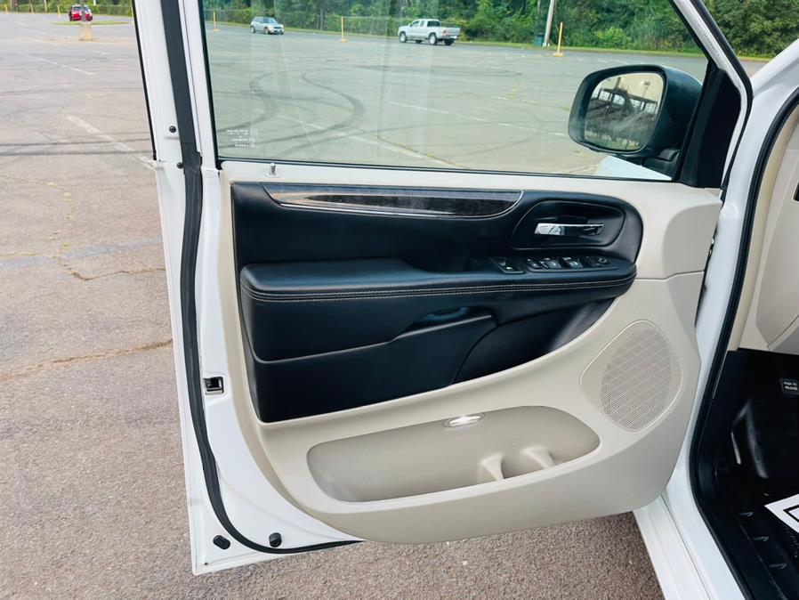 2014 Chrysler Town & Country 4dr Wgn Touring, available for sale in New Britain, Connecticut | Supreme Automotive. New Britain, Connecticut 2014 Chrysler Town & Country 4dr Wgn Touring, available for sale in New Britain, Connecticut | Supreme Automotive. New Britain, Connecticut