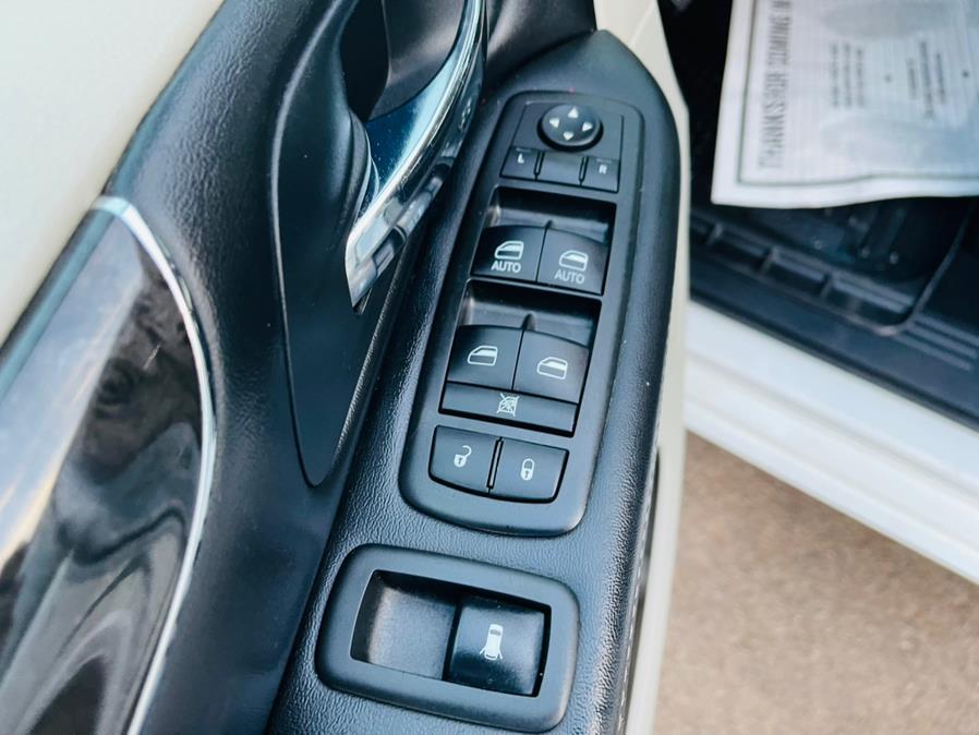 2014 Chrysler Town & Country 4dr Wgn Touring, available for sale in New Britain, Connecticut | Supreme Automotive. New Britain, Connecticut 2014 Chrysler Town & Country 4dr Wgn Touring, available for sale in New Britain, Connecticut | Supreme Automotive. New Britain, Connecticut